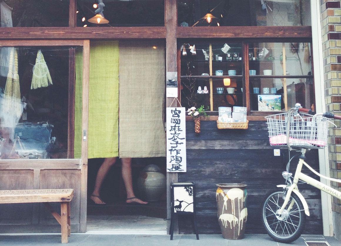 This store front ist just sooo japanese :)